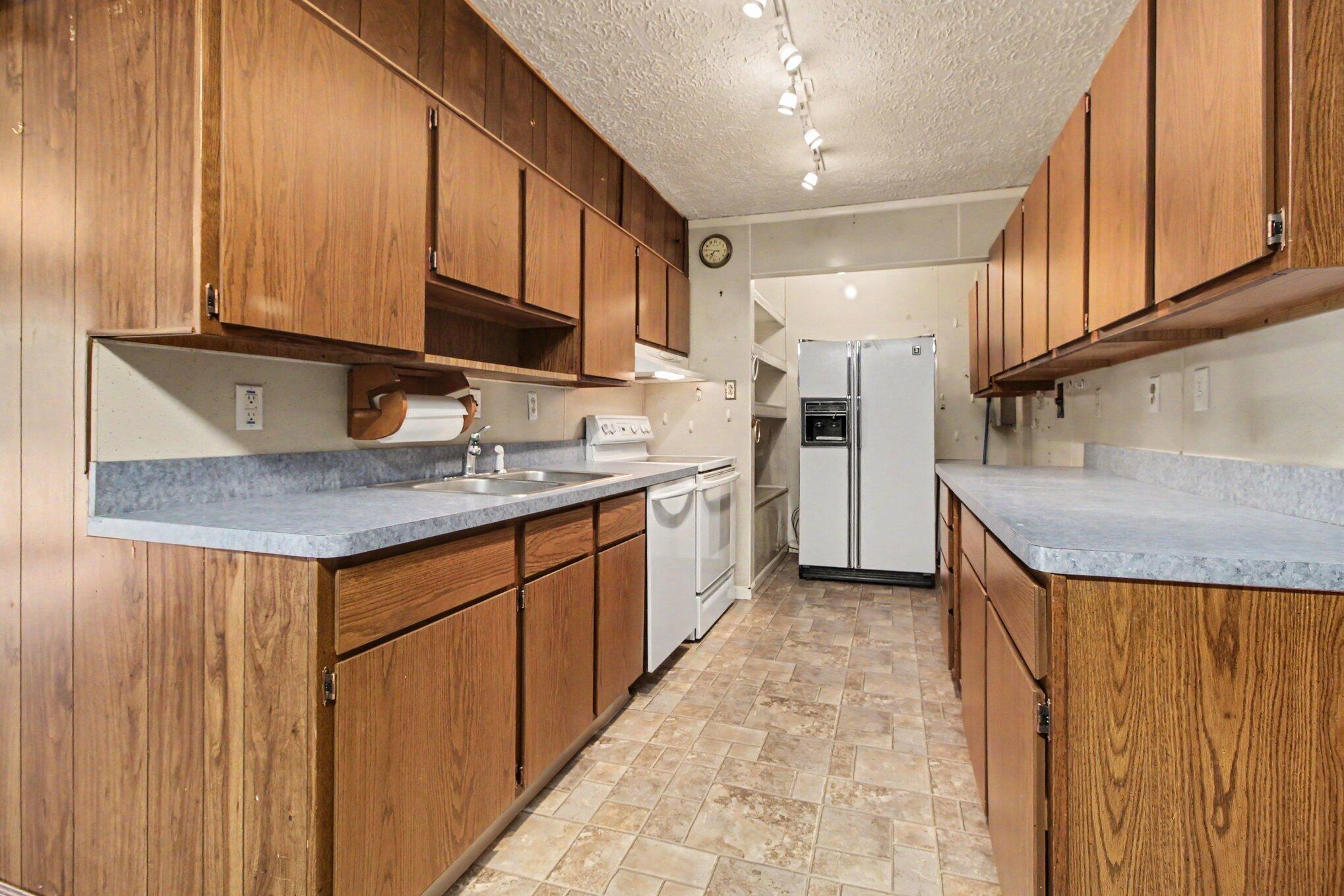 1711 Grove Road Ypsilanti, MI 48198 - Photo 7 of 28 008_file_3653