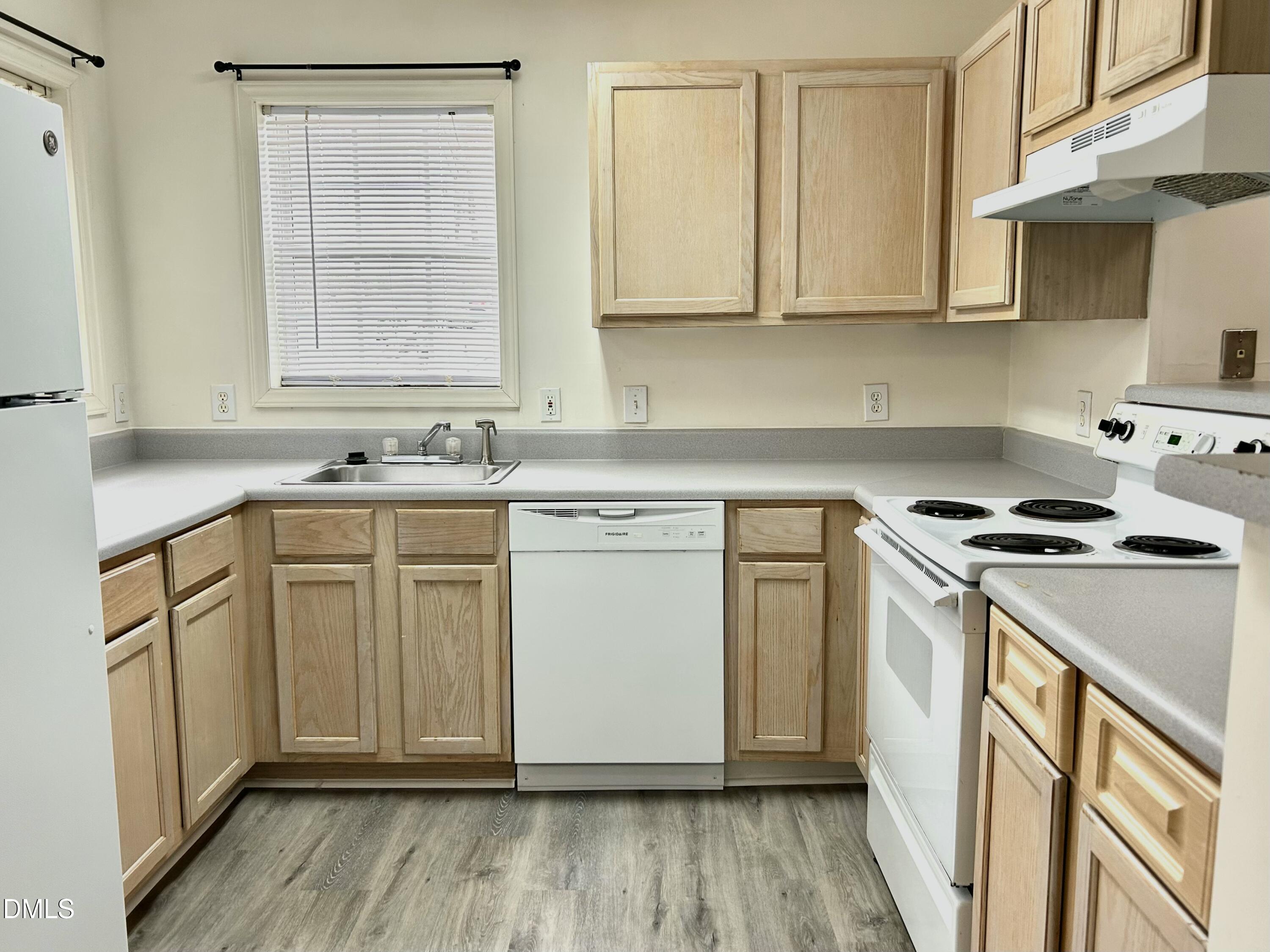 2000 University Woods Road, Unit 102 Raleigh, NC 27603 - Photo 3 of 12 2000 Kitchen