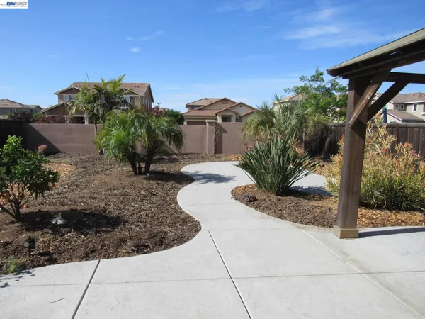 $3,600 | 607 Guild Road, Vacaville, CA 95688