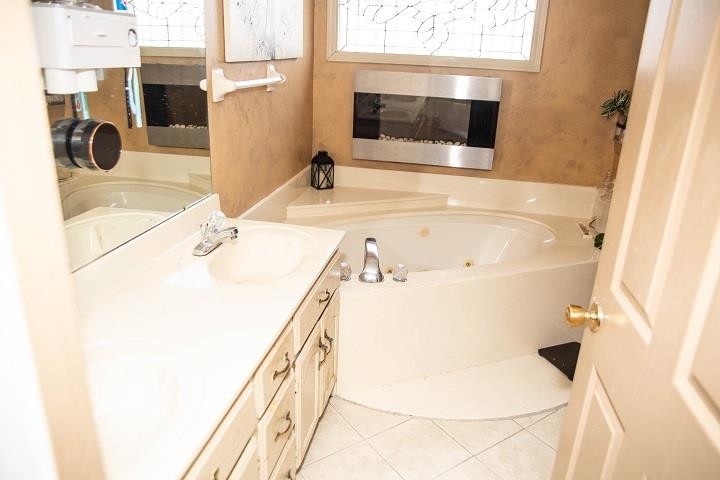 6736 Olivia Forest Road Memphis, TN 38141 - Photo 8 of 18 a bathroom with a tub sink and mirror