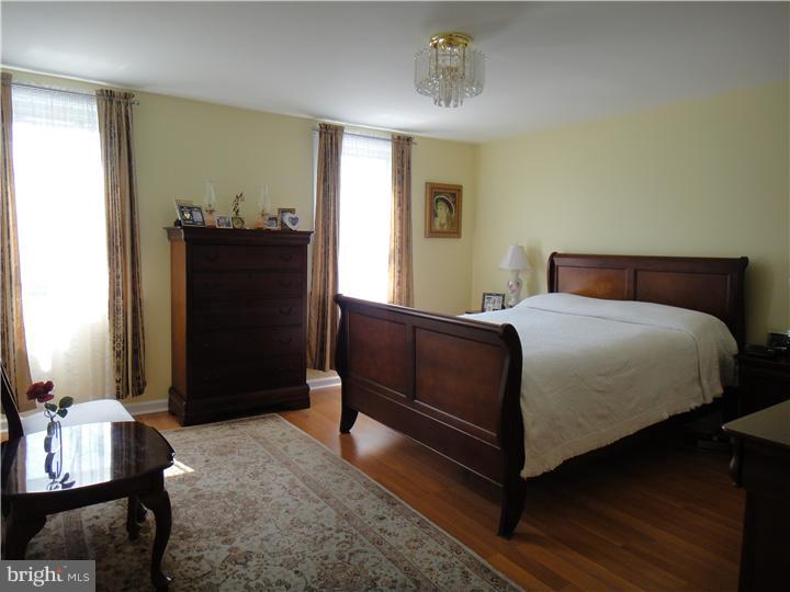11732 Millbrook Road Philadelphia, PA 19154 - Photo 11 of 19 Gallery Image 11