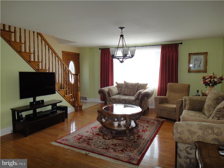 11732 Millbrook Road Philadelphia, PA 19154 - Photo 3 of 19 Gallery Image 3