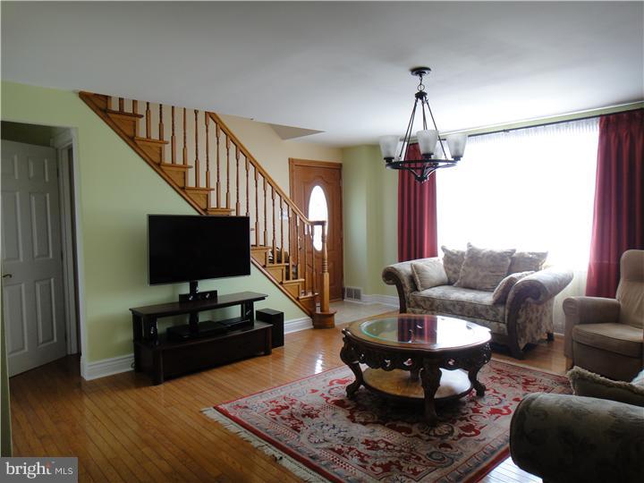 11732 Millbrook Road Philadelphia, PA 19154 - Photo 4 of 19 Gallery Image 4