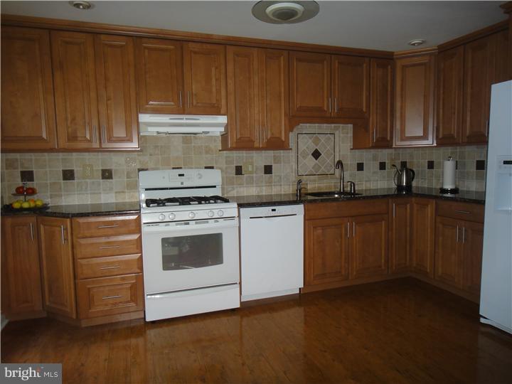 11732 Millbrook Road Philadelphia, PA 19154 - Photo 7 of 19 Gallery Image 7