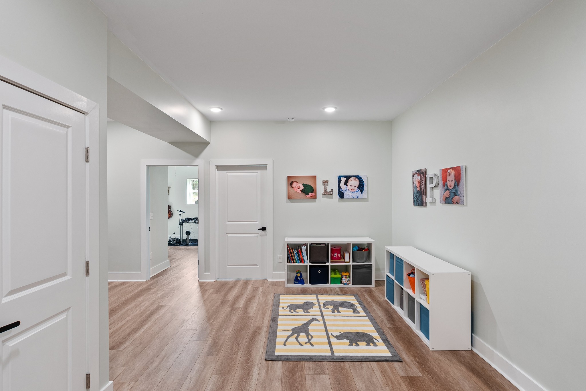 3347 Freeman Hollow Road Goodlettsville, TN 37072 - Photo 21 of 27 a view of a hallway with wooden floor and closet