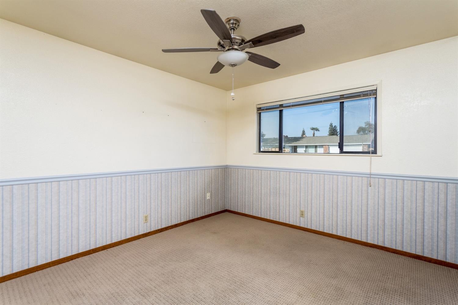 549 West Huntsman Avenue Reedley, CA 93654 - Photo 22 of 43