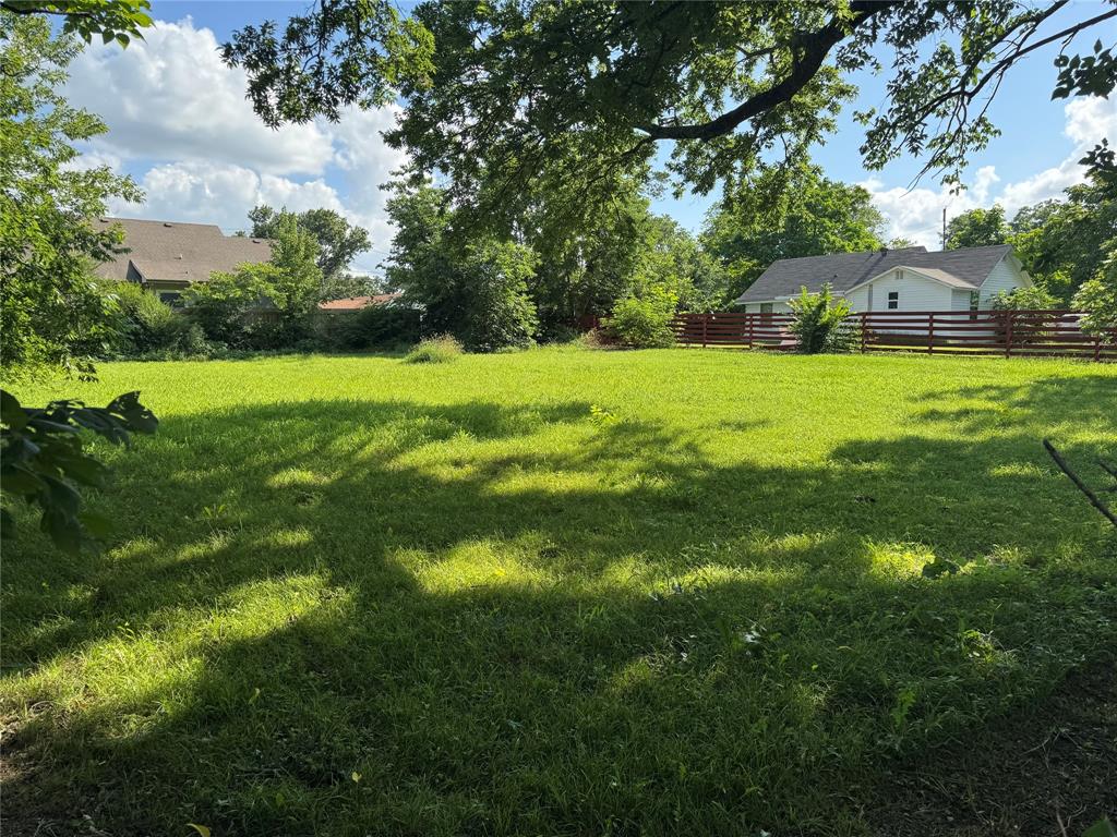 602 Seven Oaks Road Bonham, TX 75418 - Photo 2 of 4