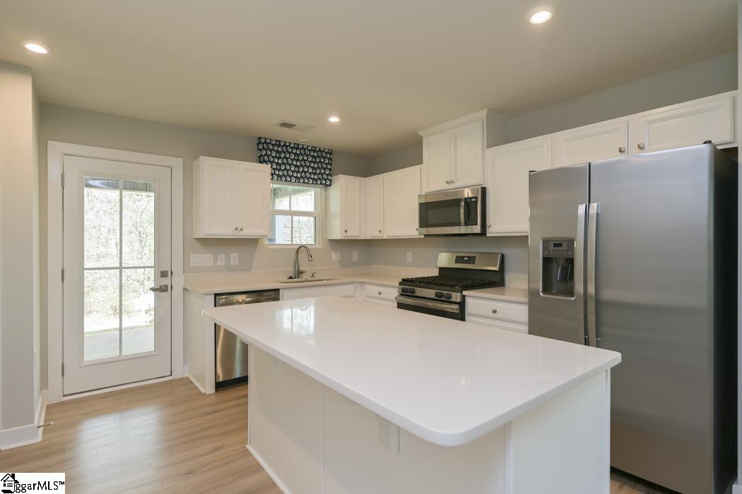 2 Englefield Drive Fountain Inn, SC 29644 - Photo 2 of 25 Gallery Image 2