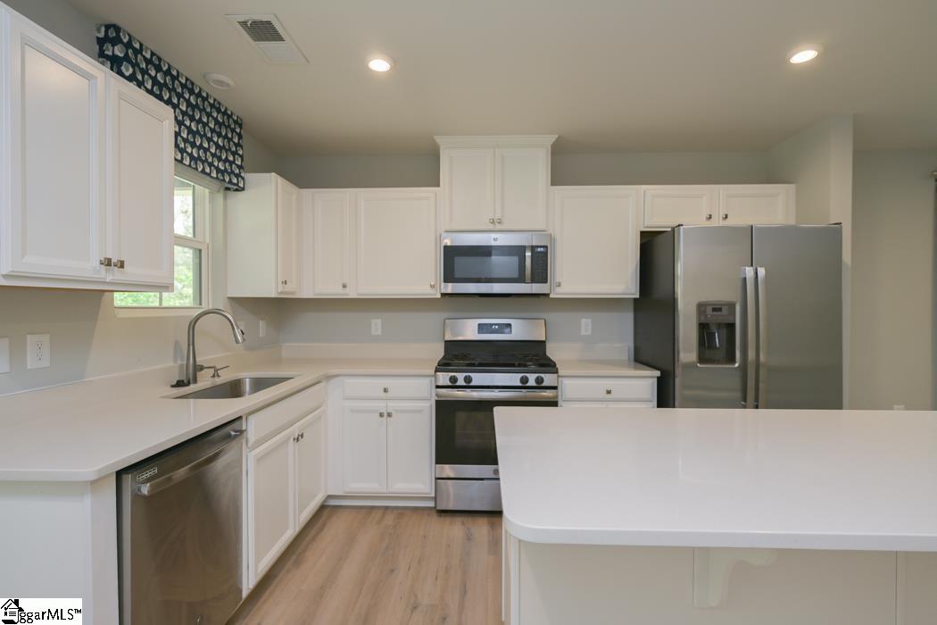 2 Englefield Drive Fountain Inn, SC 29644 - Photo 8 of 25 Gallery Image 8