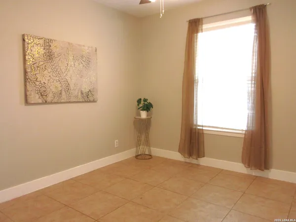 $234,500 | 301 Mockingbird Lane, Devine, TX 78016