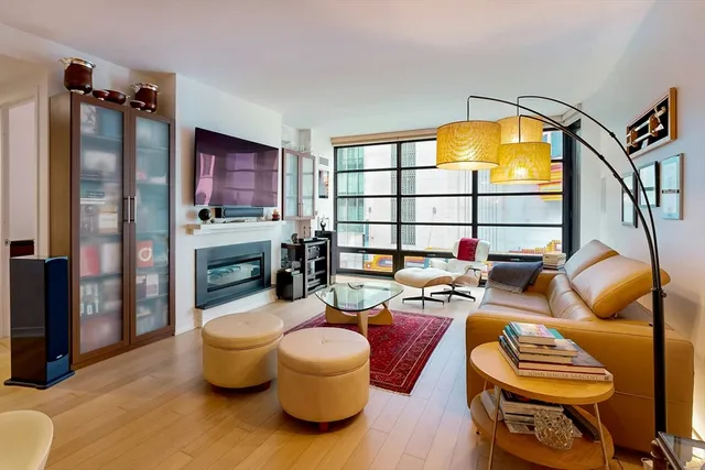 $1,295,000 | 580 Washington Street, Unit 309, Boston, MA 02111
