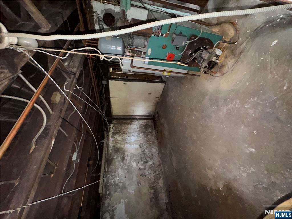 898 Lancaster Road Ridgefield, NJ 07657 - Photo 9 of 12