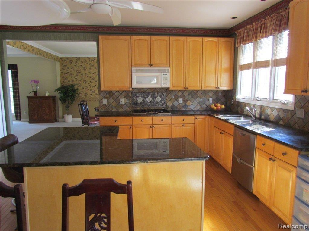 6558 Kennesaw Road Canton, MI 48187 - Photo 7 of 24 IMG_1645.JPG