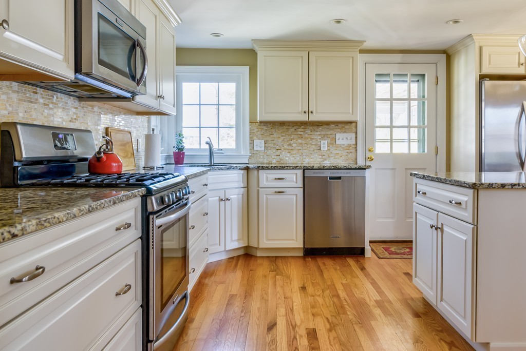 95 Mann Hill Road Scituate, MA 02066 - Photo 8 of 25 Gallery Image 8
