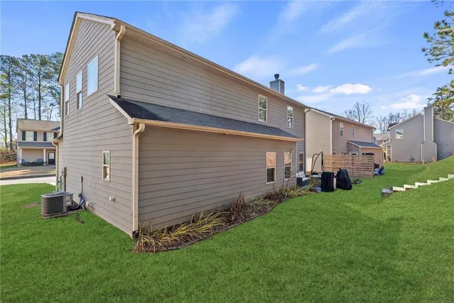 a view of a back yard of the house