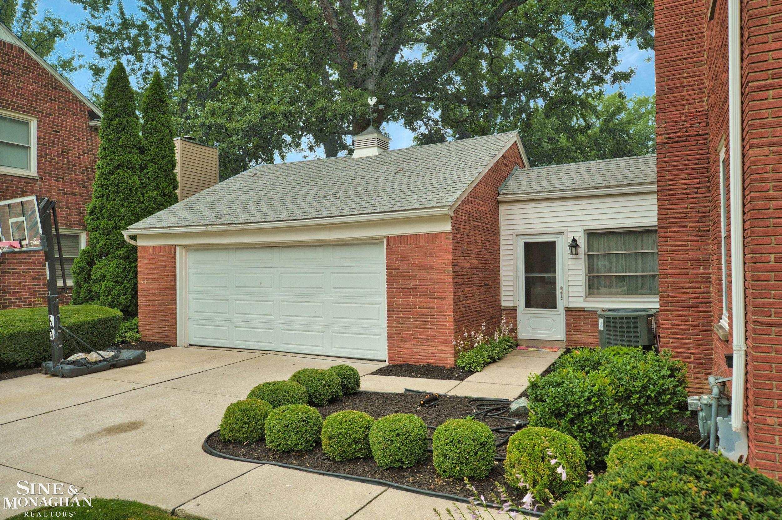 1886 Severn Road Grosse Pointe Woods, MI 48236 - Photo 33 of 38