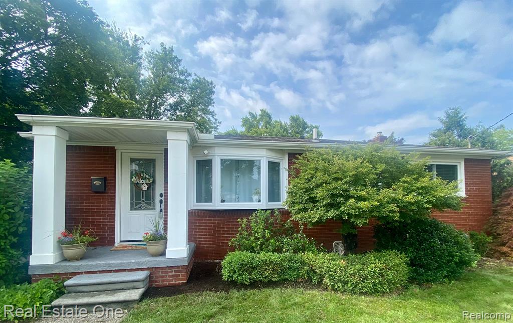 909 1st Street Rochester, MI 48307 - Photo 1 of 64