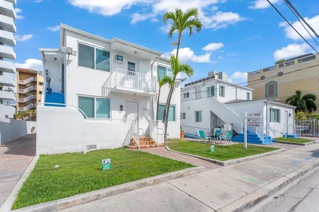 $2,200 | 343 Van Buren Street, Unit 6, Hollywood, FL 33019