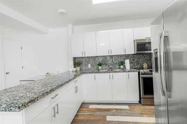 $2,200 | 343 Van Buren Street, Unit 6, Hollywood, FL 33019