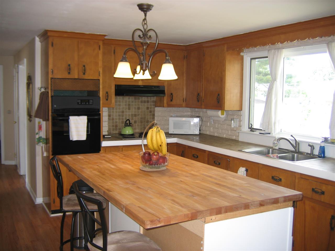 226 Lund Road Nashua, NH 03060 - Photo 5 of 20