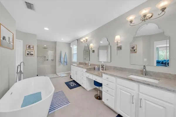 $875,000 | 5913 Flatwoods Manor Circle, Lithia, FL 33547