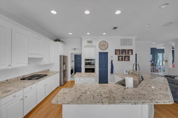 $875,000 | 5913 Flatwoods Manor Circle, Lithia, FL 33547