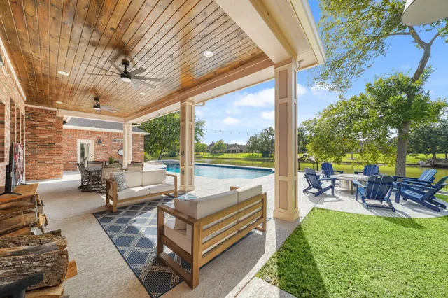 $1,200,000 | 4703 Oxbow Circle West, Fulshear, TX 77441