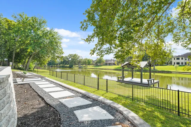 $1,200,000 | 4703 Oxbow Circle West, Fulshear, TX 77441