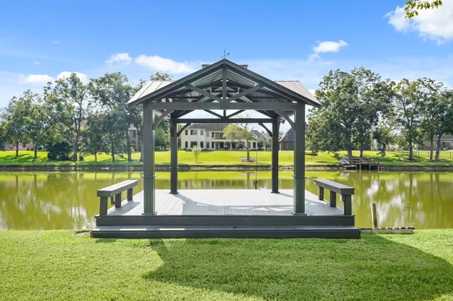 $1,200,000 | 4703 Oxbow Circle West, Fulshear, TX 77441