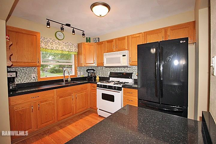 2111 West Middlebury Road Freeport, IL 61032 - Photo 8 of 22 Gallery Image 8