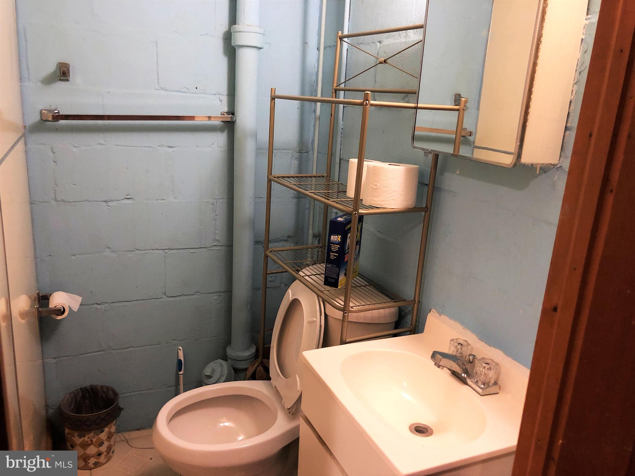 5415 Whitlock Road Baltimore, MD 21229 - Photo 22 of 22 Half Bath