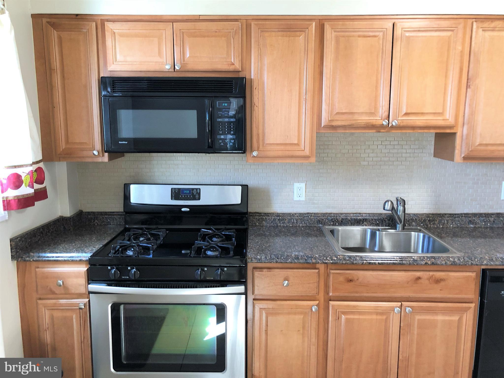 5415 Whitlock Road Baltimore, MD 21229 - Photo 5 of 22 Gas, Stainless Range