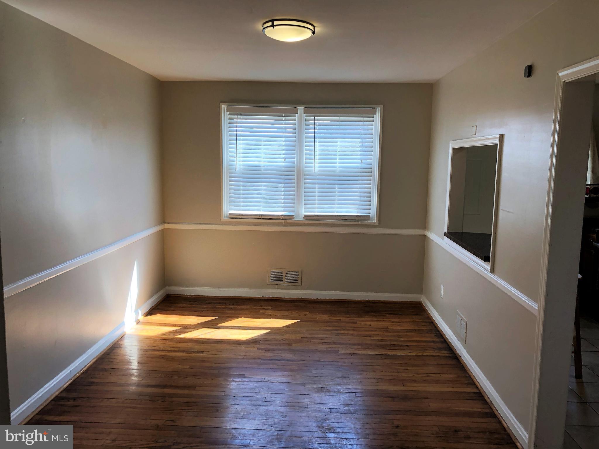 5415 Whitlock Road Baltimore, MD 21229 - Photo 8 of 22 Bright Dining Room