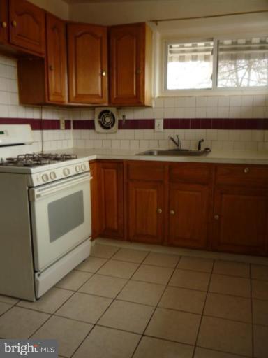 1031 Ruatan Street Silver Spring, MD 20903 - Photo 11 of 20 Kitchen