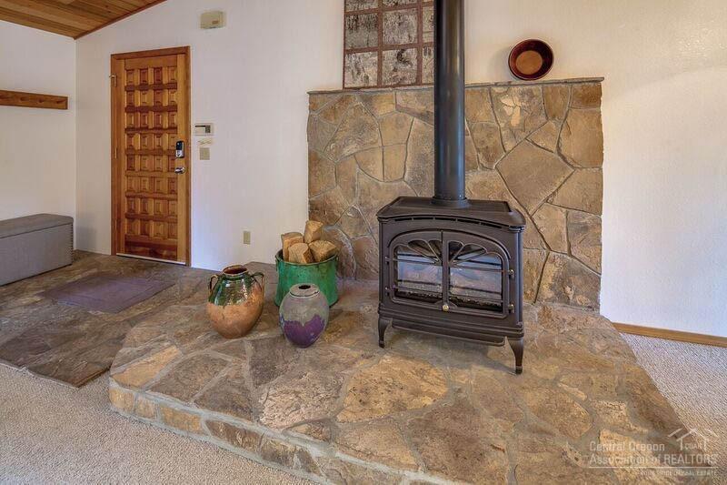 57712 Filbert Lane Sunriver, OR 97707 - Photo 3 of 25 Additional Photo
