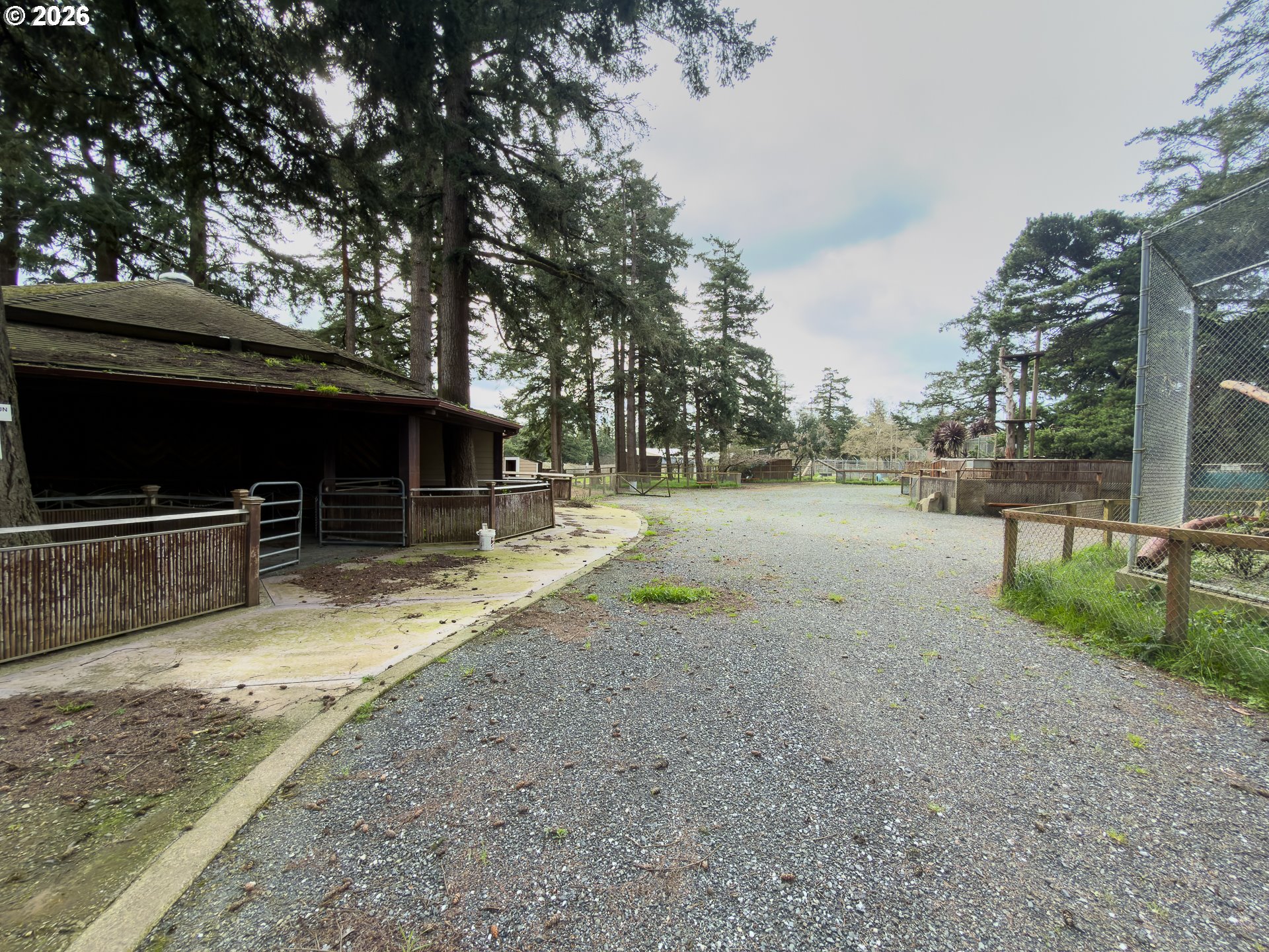 46914 Highway 101 Bandon, OR 97411 - Photo 11 of 48 a view of a entertaining space