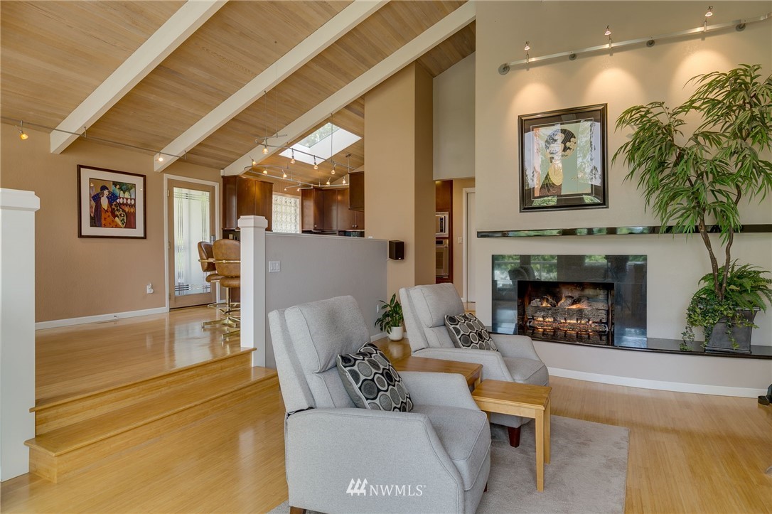 8730 43rd Place Southwest Seattle, WA 98136 - Photo 4 of 34 Gallery Image 4
