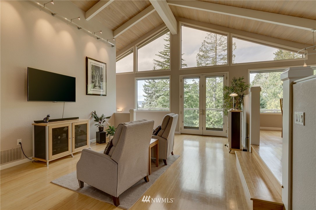 8730 43rd Place Southwest Seattle, WA 98136 - Photo 5 of 34 Gallery Image 5