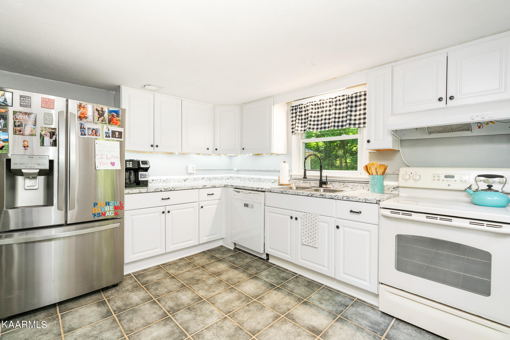 150 Yarnell Road Clinton, TN 37716 - Photo 2 of 16 Kitchen