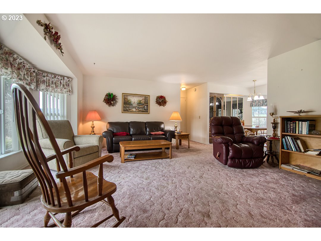 1418 Glengary Loop Road Roseburg, OR 97470 - Photo 5 of 32 Gallery Image 5