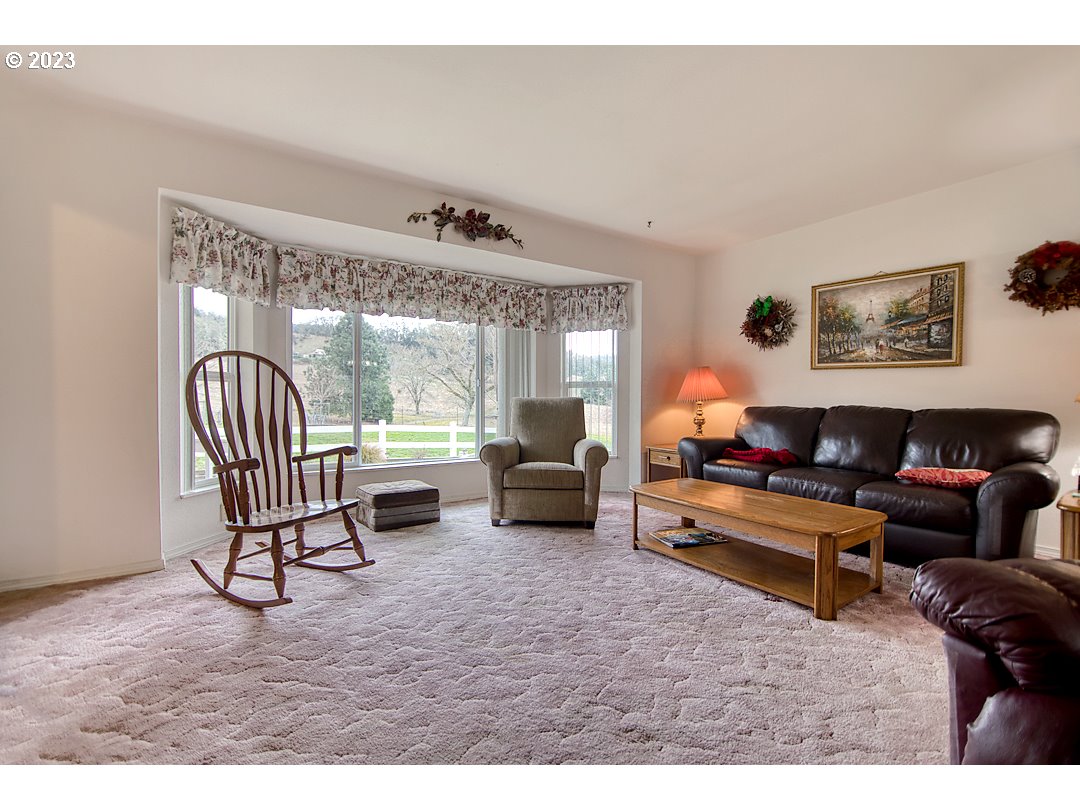 1418 Glengary Loop Road Roseburg, OR 97470 - Photo 6 of 32 Gallery Image 6