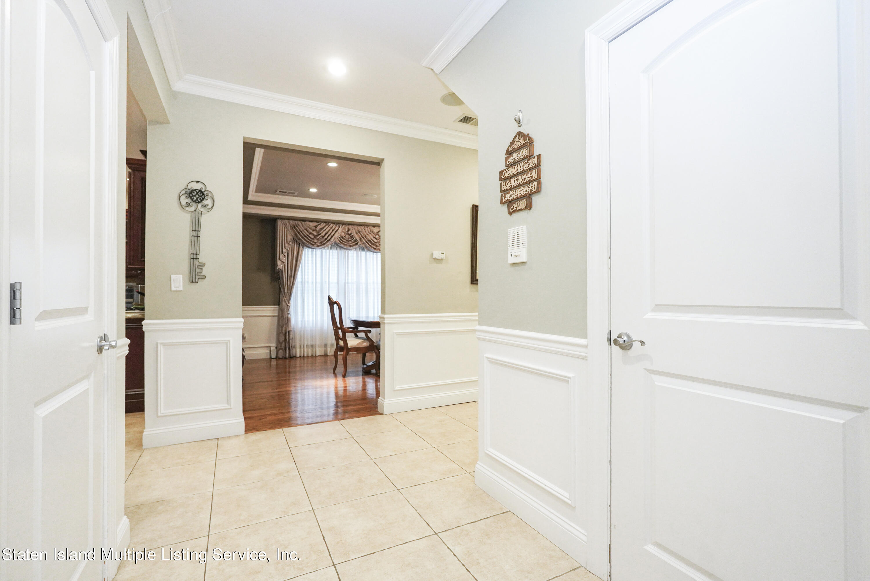 20 Kenneth Place Staten Island, NY 10309 - Photo 22 of 52 a living room with furniture and a table