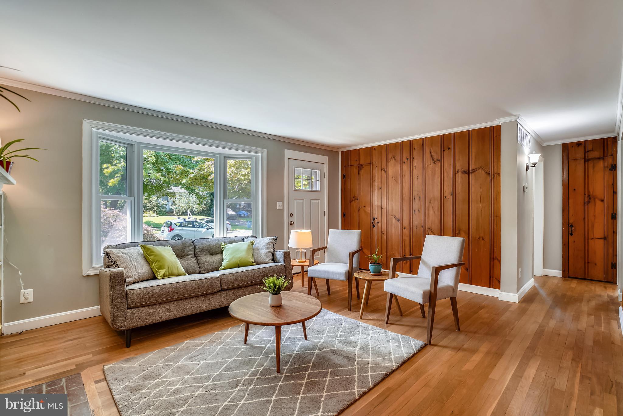 905 Kerwin Road Silver Spring, MD 20901 - Photo 3 of 47 The south facing bay window brings amazing light