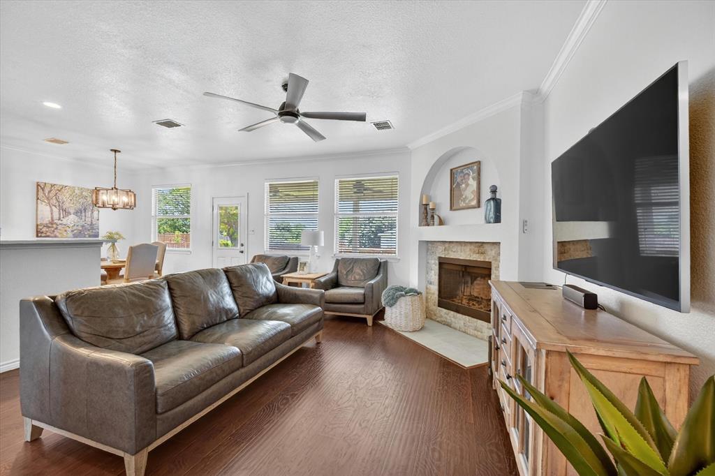 8208 Hidden Path Lane Denton, TX 76210 - Photo 4 of 40