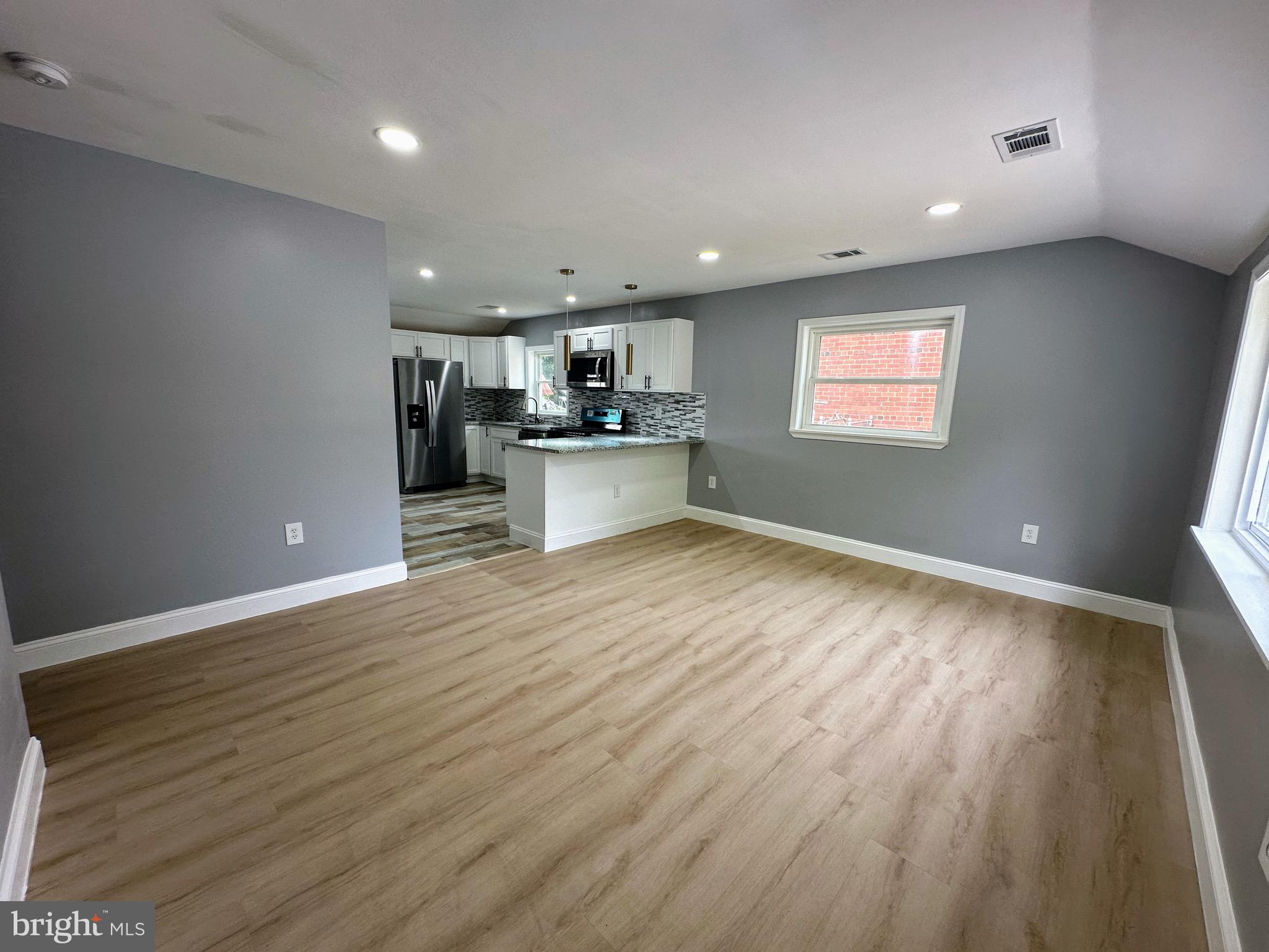 6937 Decatur Place Hyattsville, MD 20784 - Photo 3 of 17