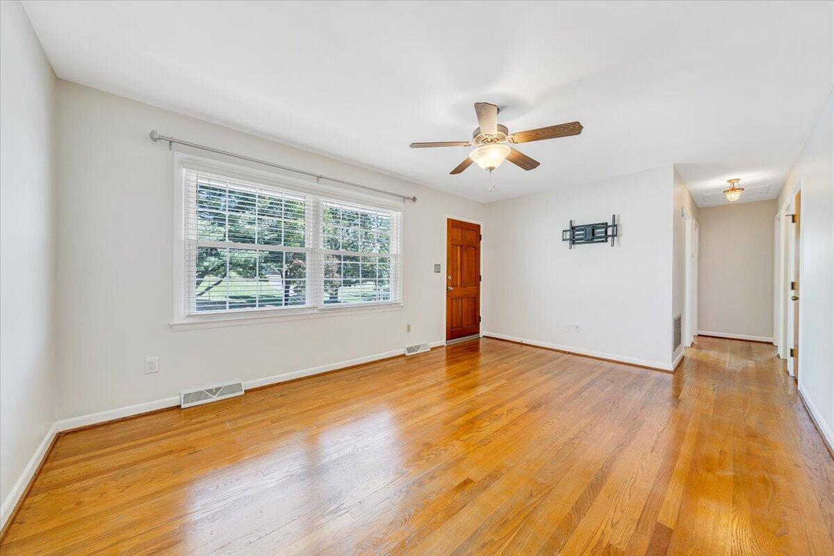 5812 Cove Road Roanoke, VA 24019 - Photo 2 of 28 05-MIB02596