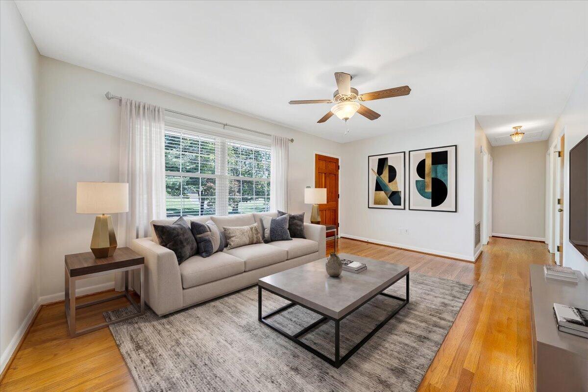 5812 Cove Road Roanoke, VA 24019 - Photo 3 of 28 06-MIB02596-R5 Virtually Staged