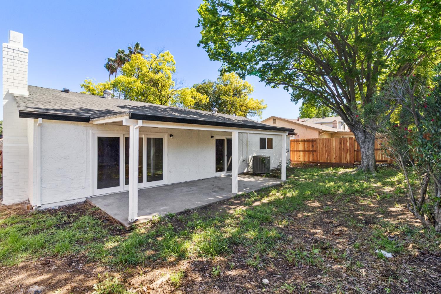 7249 Windjammer Way Citrus Heights, CA 95621 - Photo 40 of 41 a front view of a house with a yard
