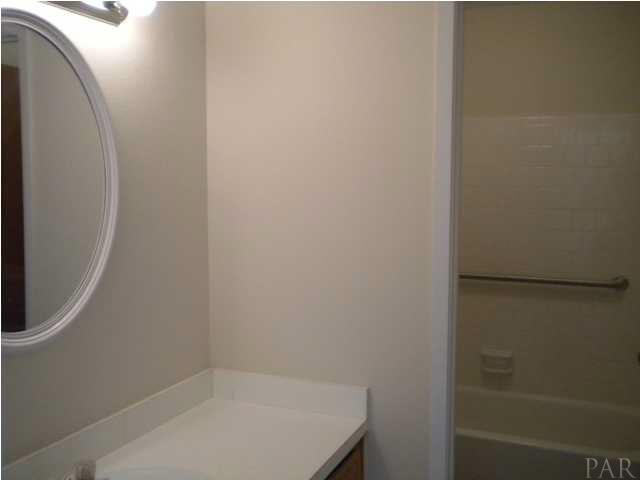 6541 Oakcliff Road Pensacola, FL 32526 - Photo 11 of 17 Master Bath
