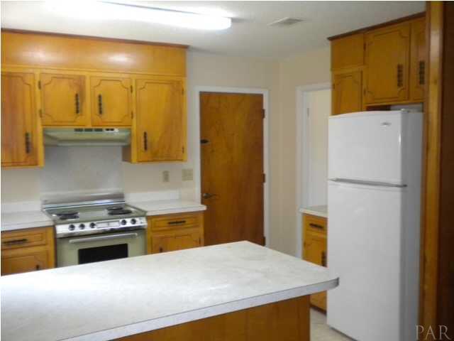 6541 Oakcliff Road Pensacola, FL 32526 - Photo 9 of 17 All Appliances Remain